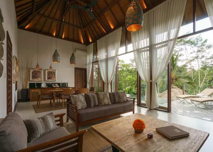 Tejaprana & Resort 5*